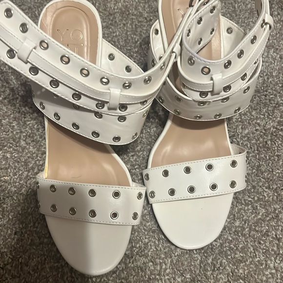 Yoki Shoes - White strappy chunky heels